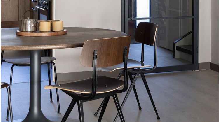 Artifort Clarion Eettafel