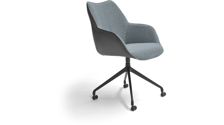 Bree's New World Kiq Armstoel