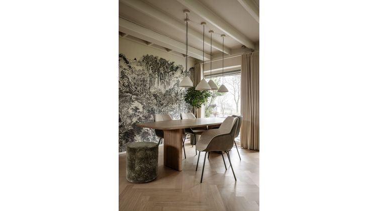 Bree's New World Kiq Armstoel