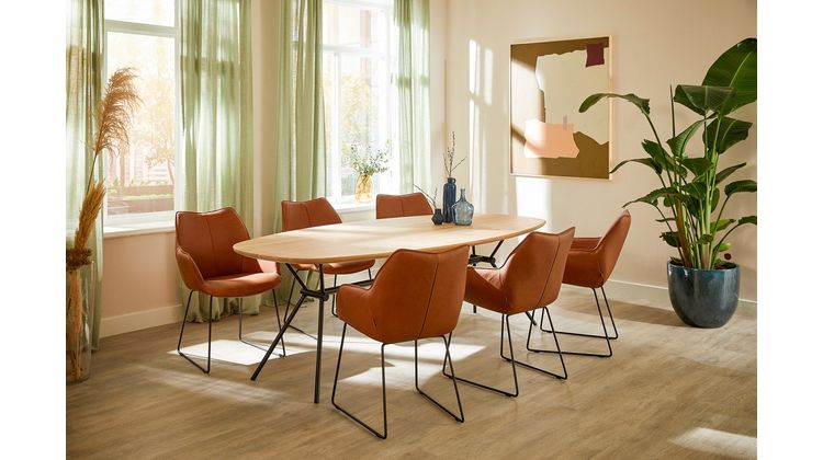 Bree's New World Kiq Armstoel