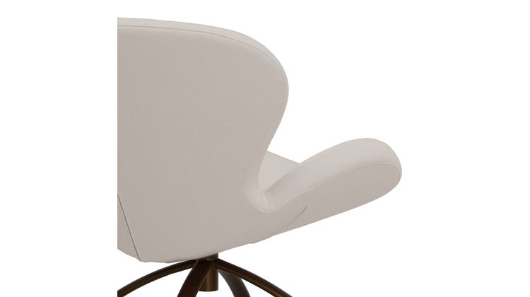 Bree's New World Peggy Draaifauteuil