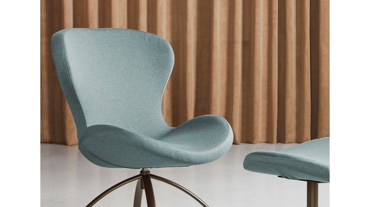 Bree's New World Ruby Draauifauteuil