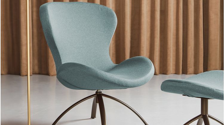 Bree's New World Ruby Draauifauteuil