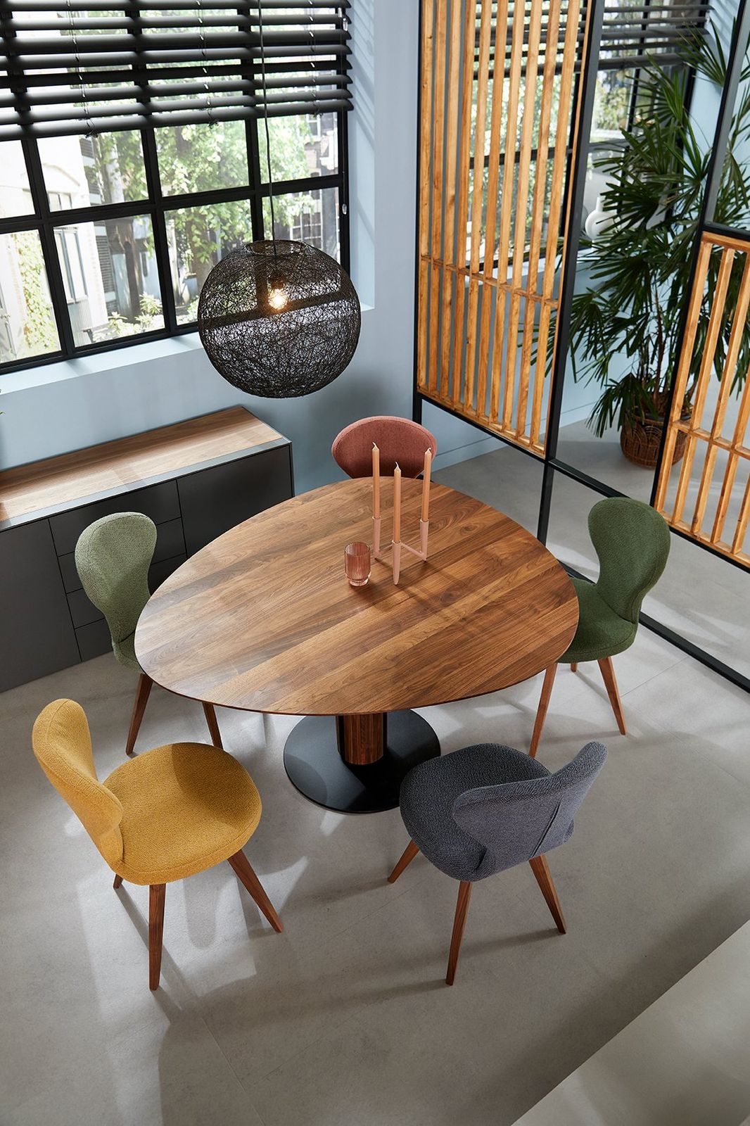 Bree's New World Steely Eettafel