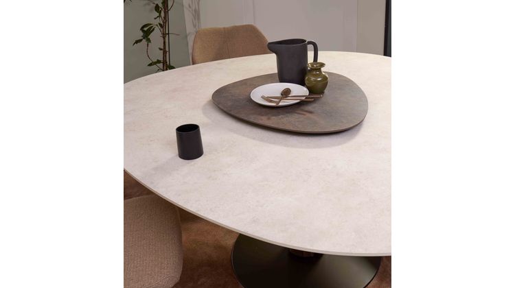 Bree's New World Steely Eettafel