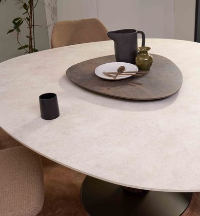 Bree's New World Steely Eettafel