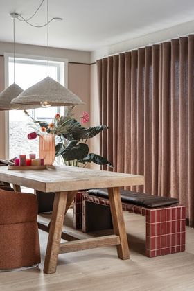 DTP Home Monastery Eettafel