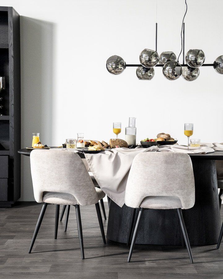 Eleonora Aron Zwart Eettafel