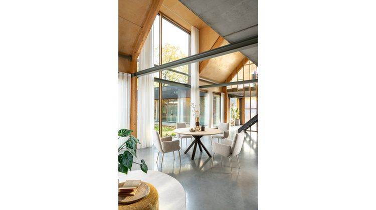 Henders en Hazel Bovina Armstoel