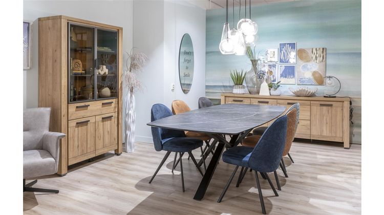 Henders en Hazel Delmonte Dressoir