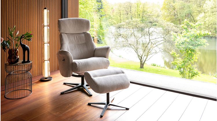 Henders en Hazel Lazaro Fauteuil + Hocker