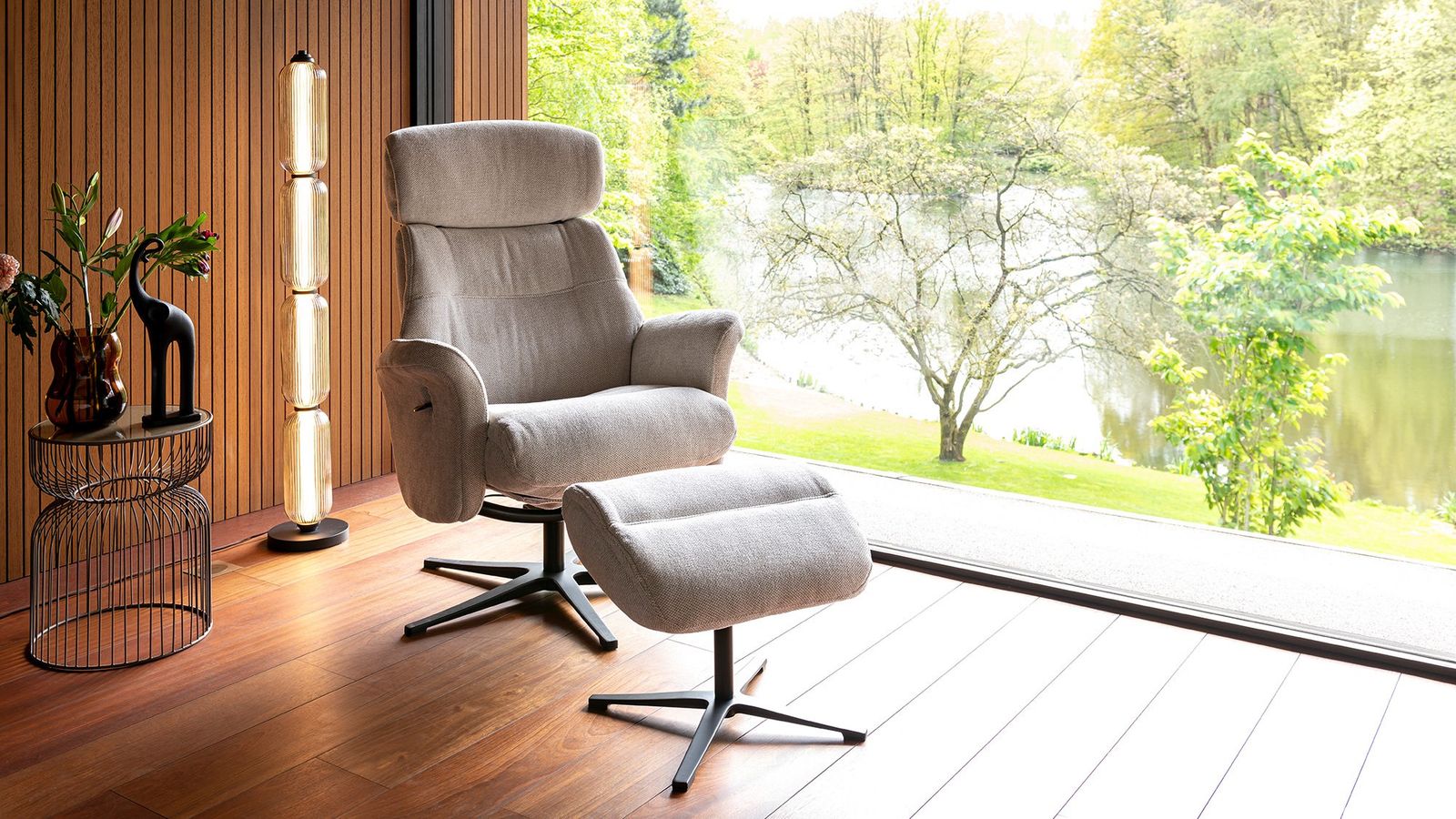 Henders en Hazel Lazaro Fauteuil + Hocker