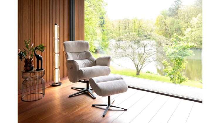 Henders en Hazel Lazaro Fauteuil + Hocker