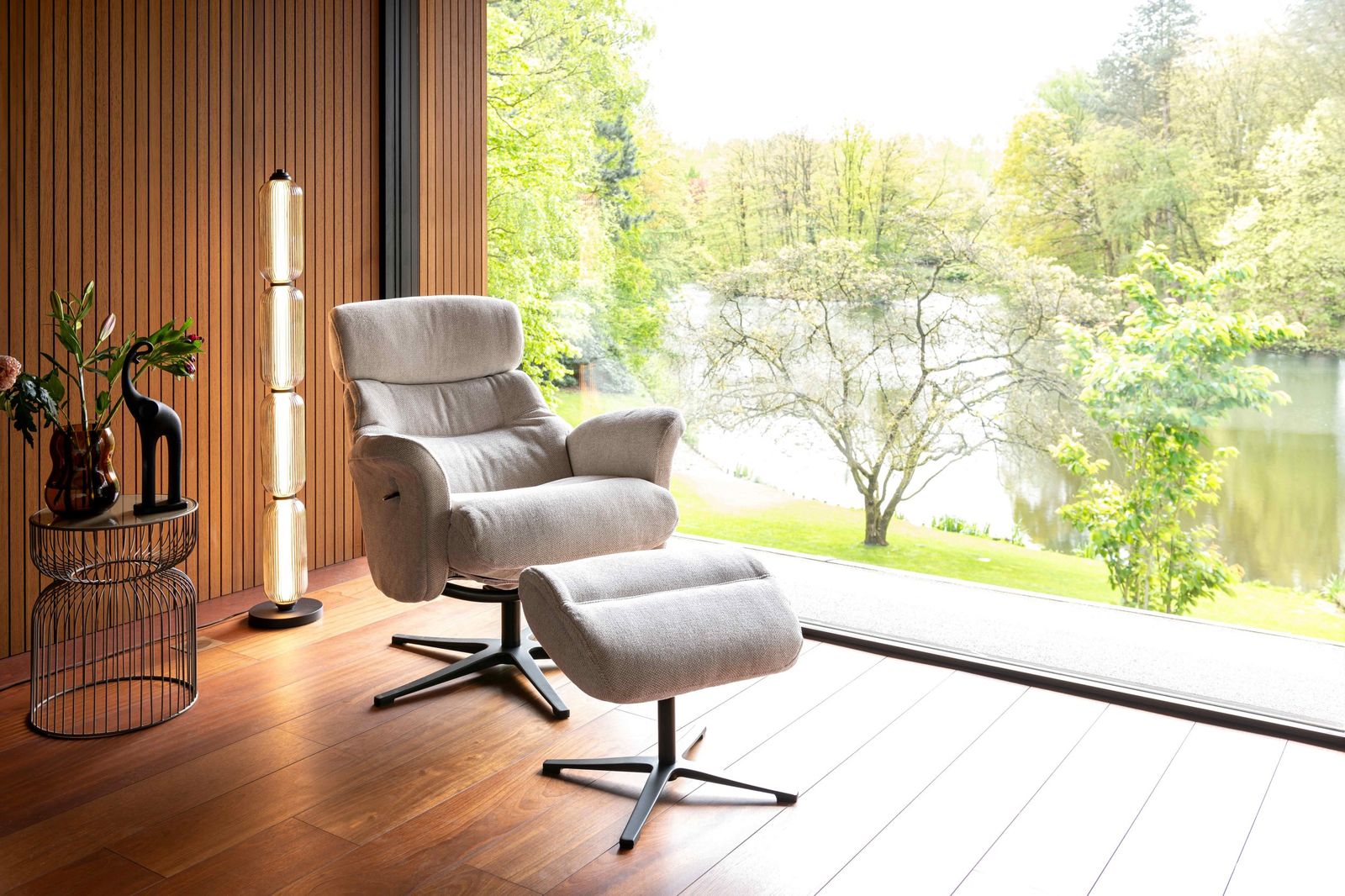 Henders en Hazel Lazaro Fauteuil + Hocker