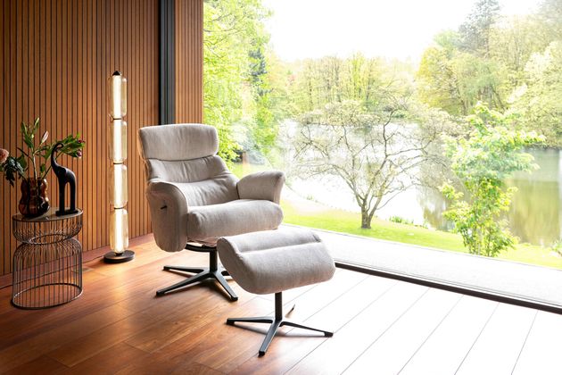 Henders en Hazel Lazaro Fauteuil + Hocker