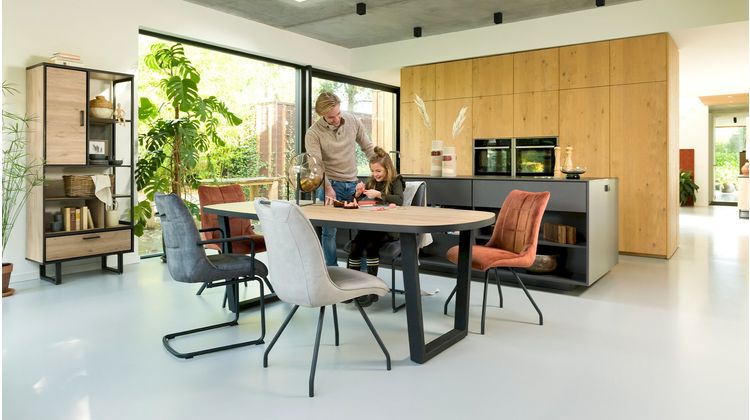 Henders en Hazel Mischa Kruis Armstoel