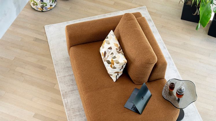 Henders en Hazel Murcia Divan