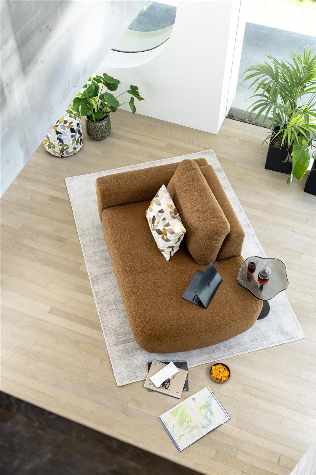 Henders en Hazel Murcia Divan