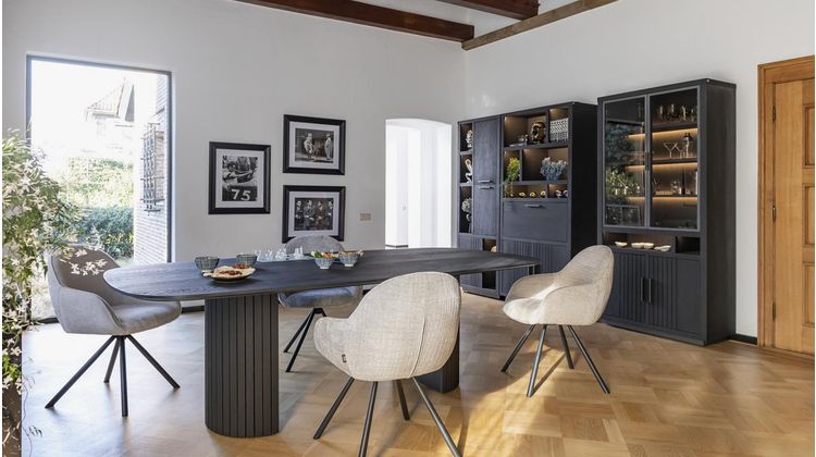 Henders en Hazel Pavie Castle Black Eettafel