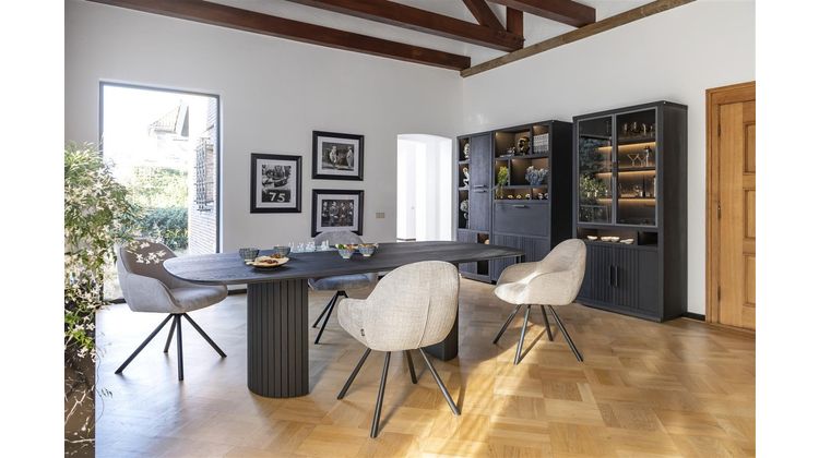 Henders en Hazel Pavie Castle Black Eettafel