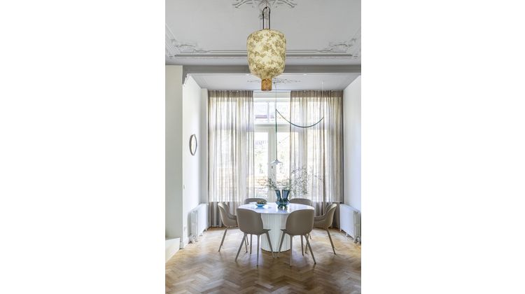 HKLIVING Pillar Eettafel
