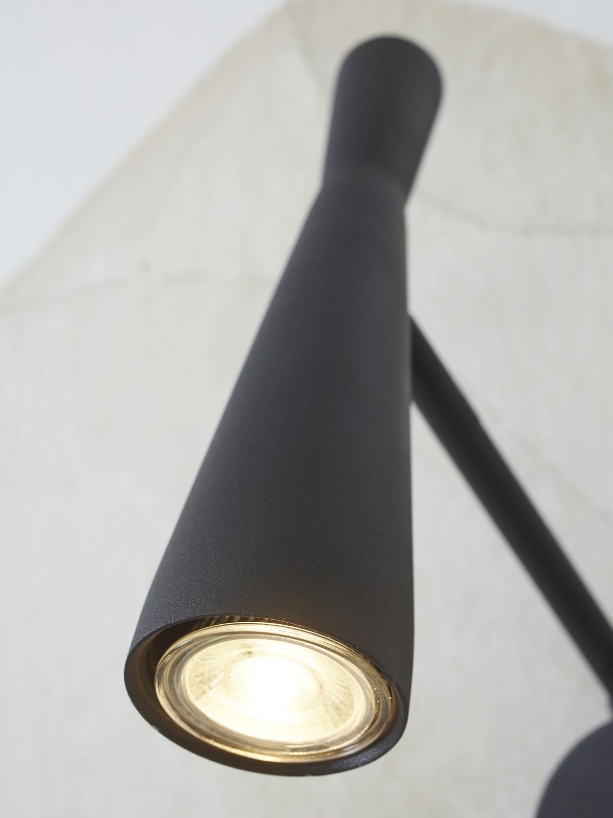 It's about RoMi Bordeaux Wandlamp
