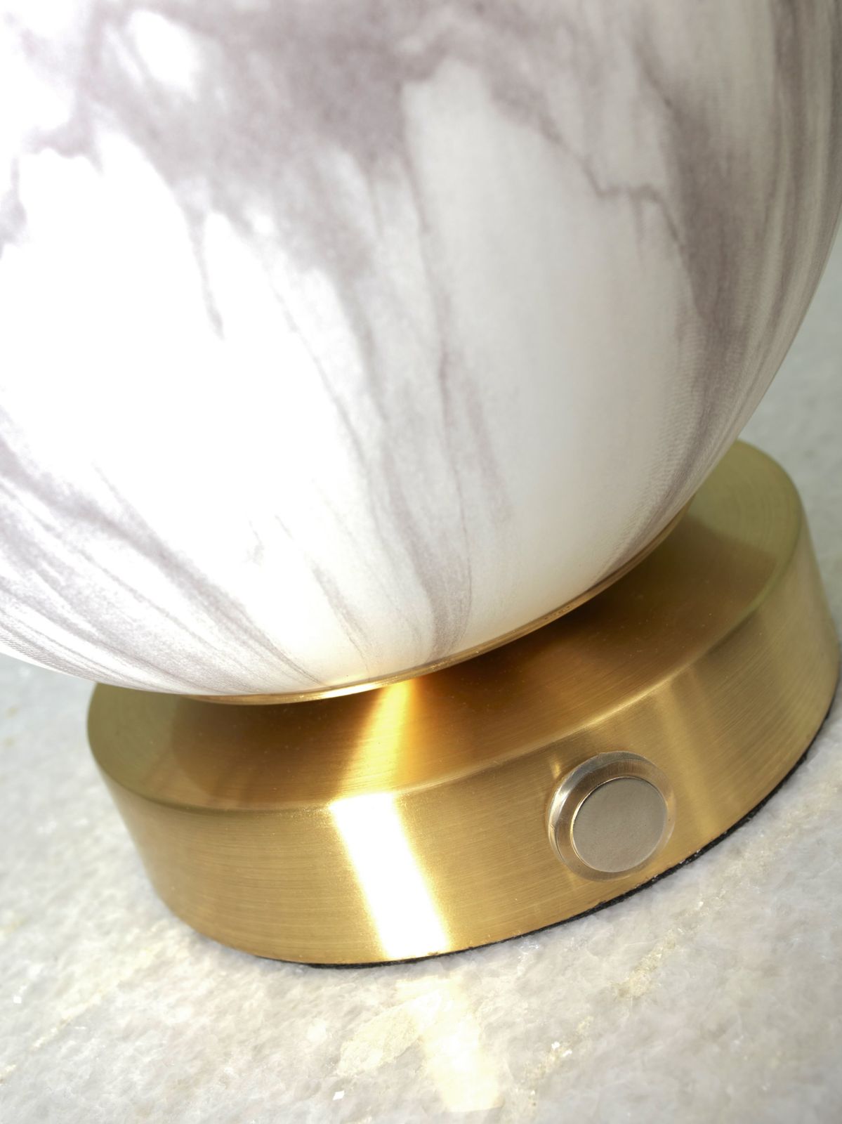 It's about RoMi Carrara Tafellamp