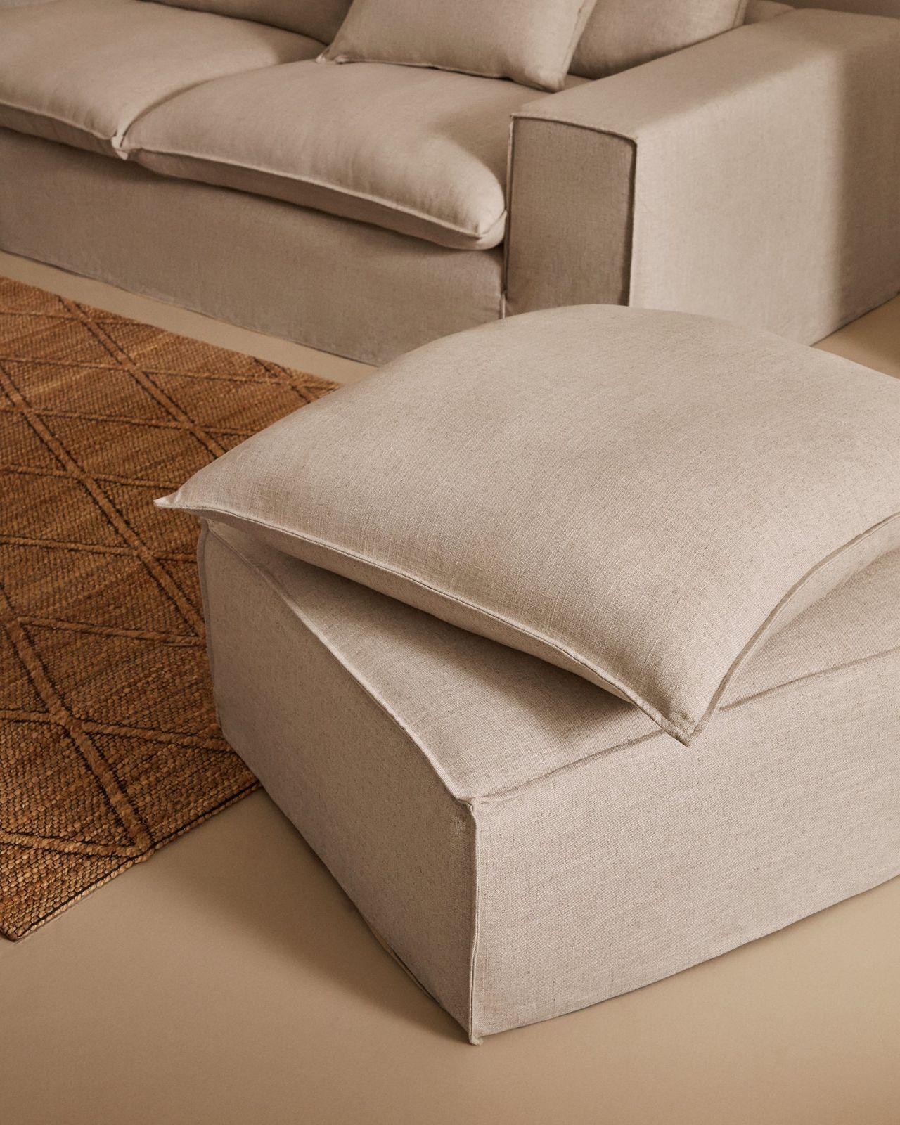 Kave Home Anarela Hocker