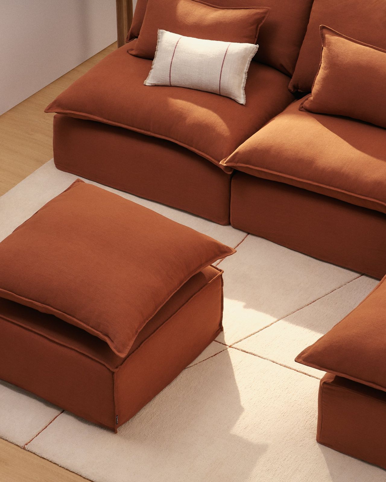 Kave Home Anarela Hocker