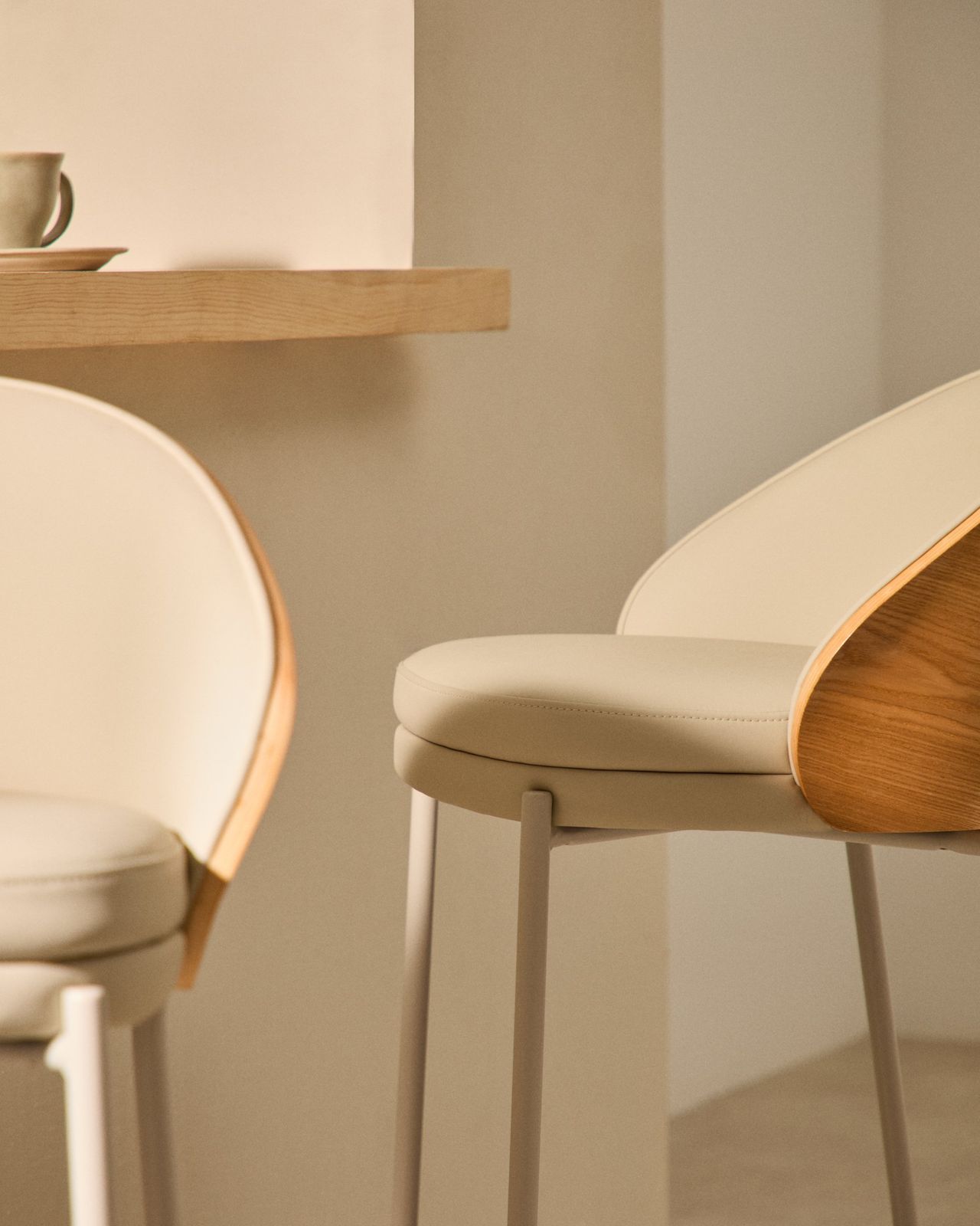 Kave Home Eamy Hoog Barstoel