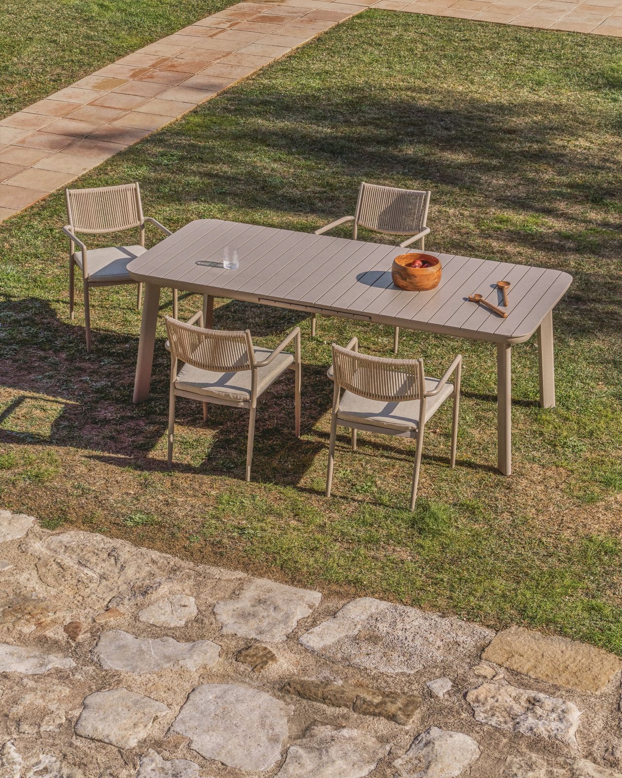 Kave Home Izola Uitschuifbare Tuintafel