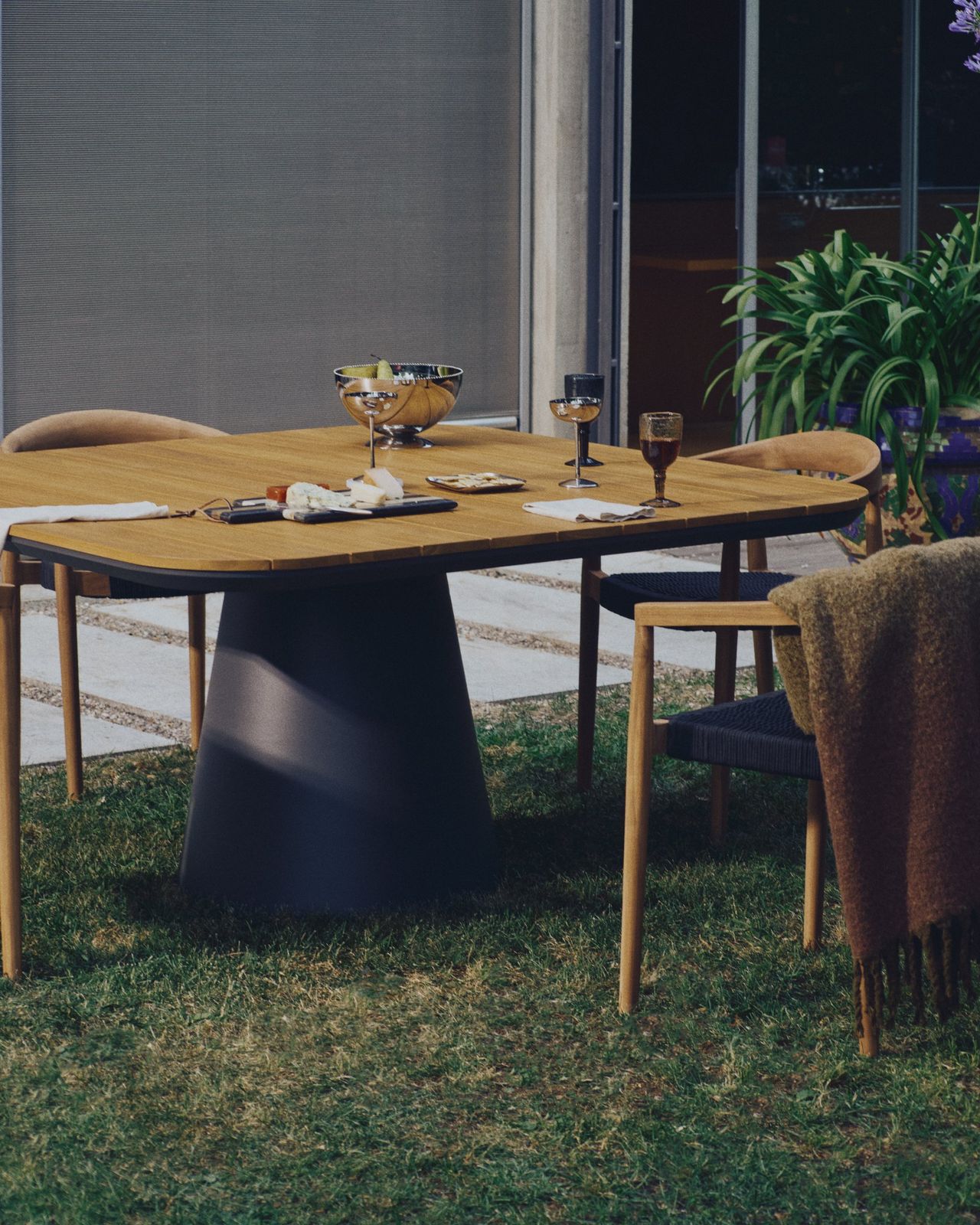 Kave Home Tudons Tuintafel