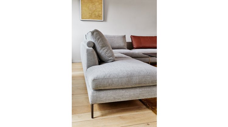 Montis Daley Soft Bank