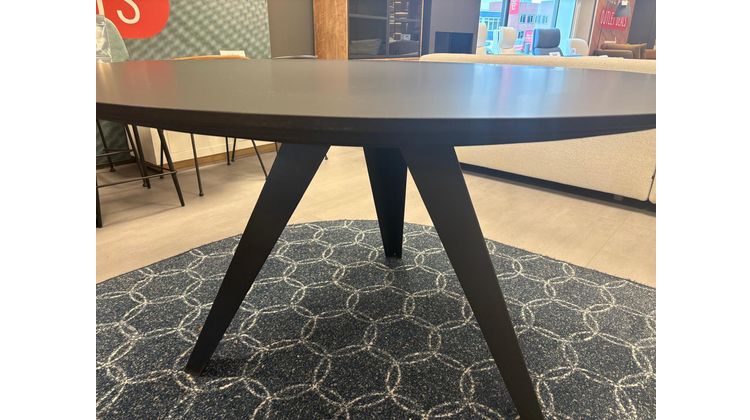 Odesi Belly Outlet Eettafel