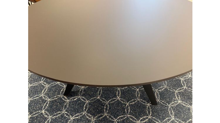 Odesi Belly Outlet Eettafel