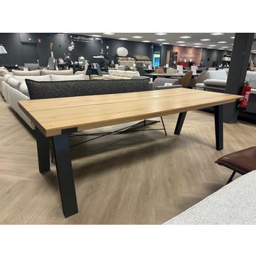 QLIV Side to Side Outlet Eettafel