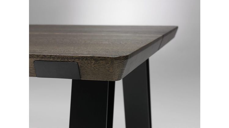 QLIV Side-to-Side Soft Edge Eettafel