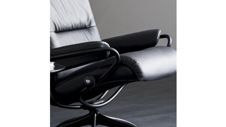Stressless Tokyo High Relaxfauteuil + Hocker