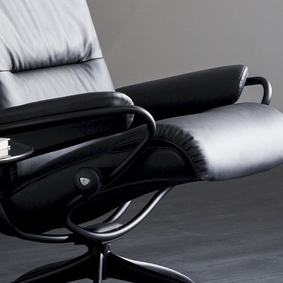 Stressless Tokyo High Relaxfauteuil + Hocker