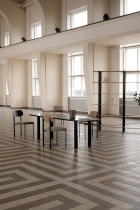 Studio HENK Oblique Eetkamerstoel