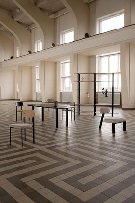 Studio HENK Oblique Eetkamerstoel
