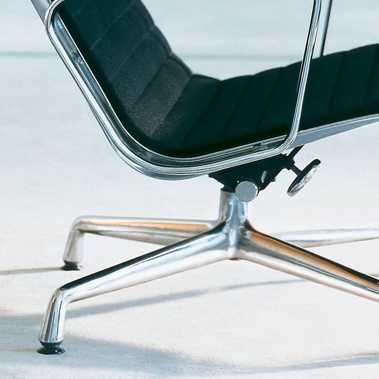 Vitra Eames EA 124 Fauteuil