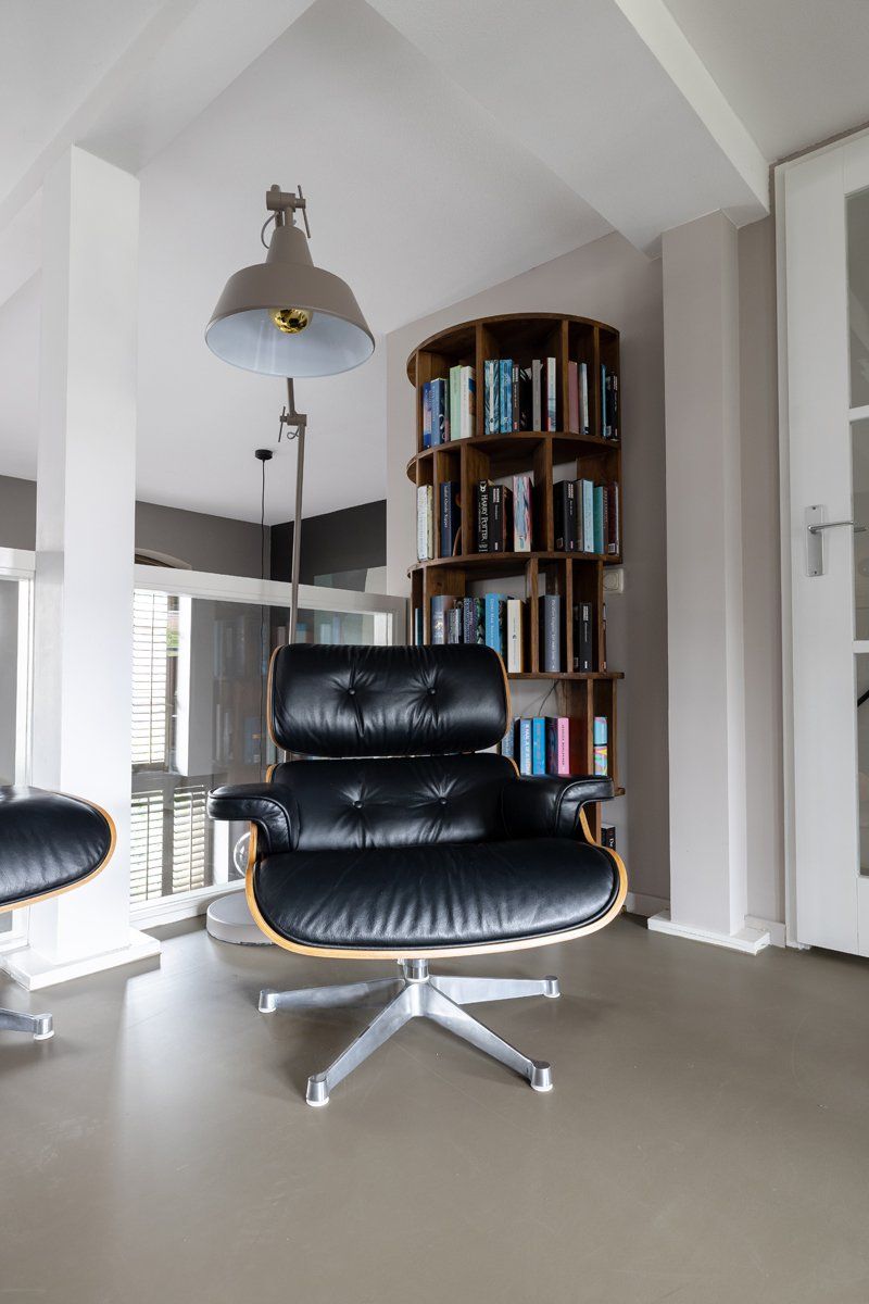Vitra Eames Lounge Chair & Hocker