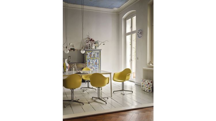 Vitra Eames RE DAL Armstoel