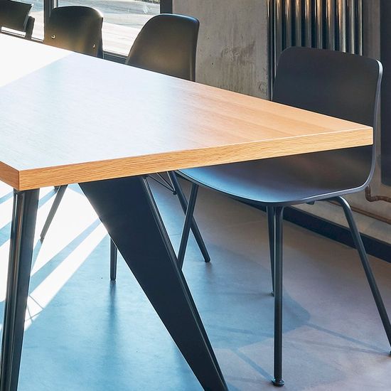 Vitra EM Table Eettafel