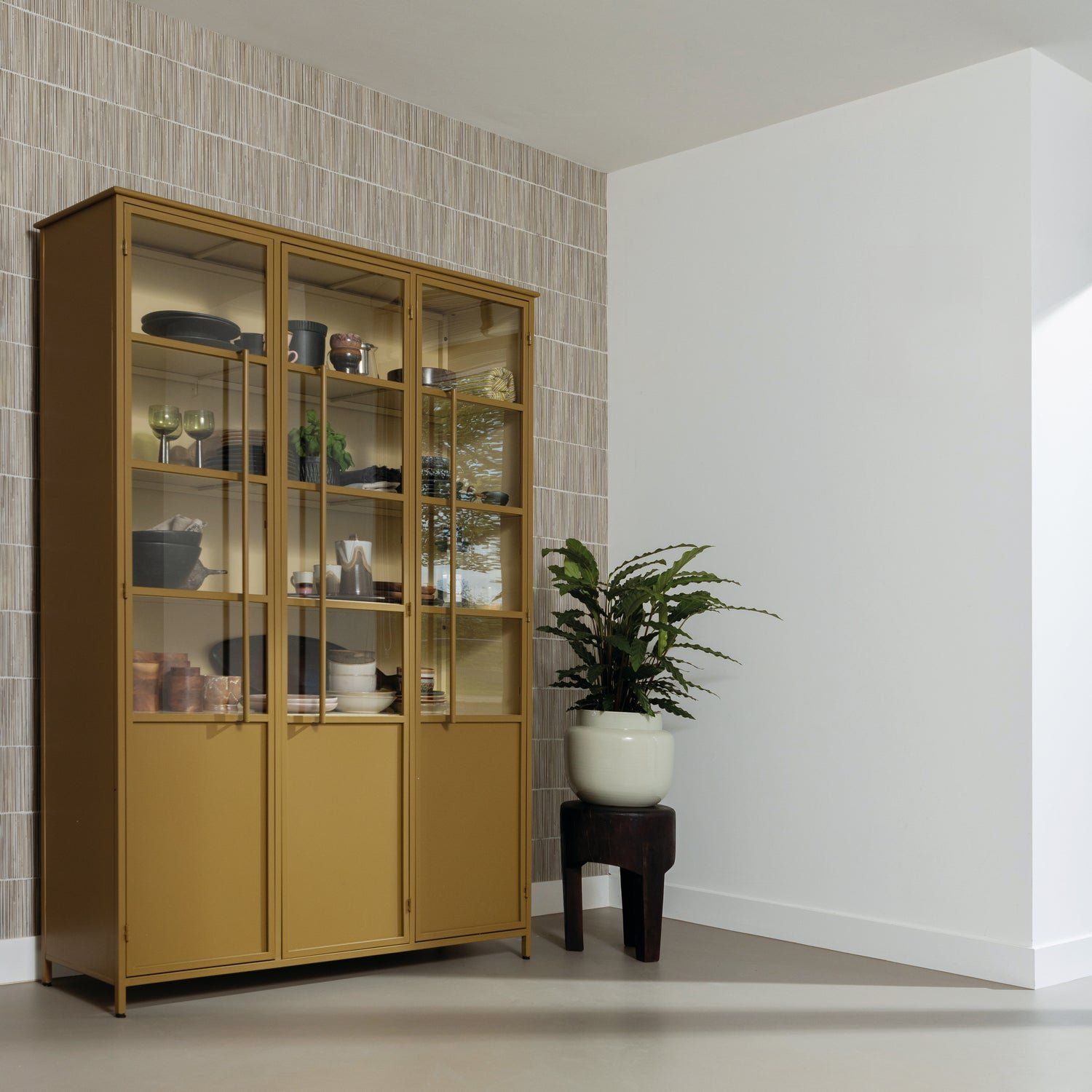 WOOOD Exhibit 3-deurs Vitrinekast